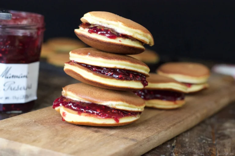 Dorayaki: Kue Manis Khas Jepang yang Menggoda