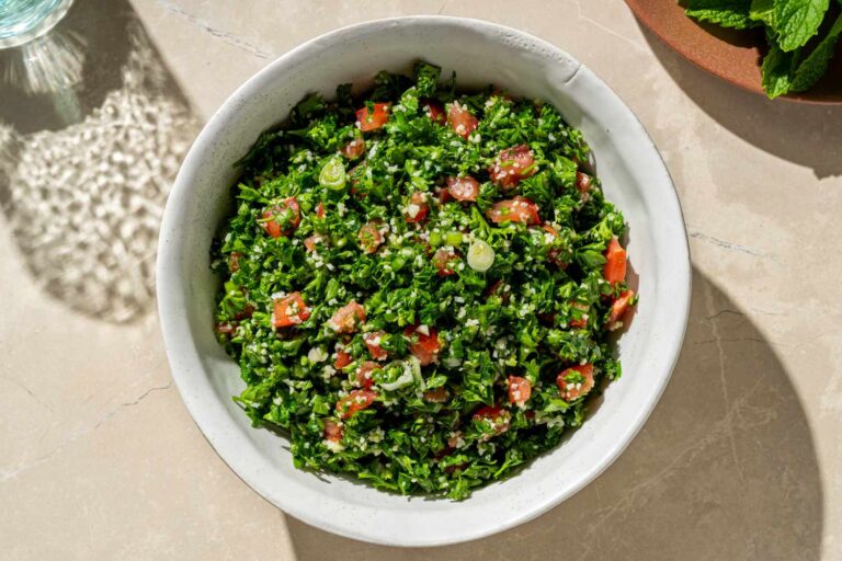 Tabbouleh: Salad Segar Khas Timur Tengah