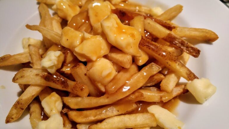 Poutine: Hidangan Ikonik Kanada yang Mendunia