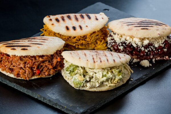 Arepas: Roti Jagung Tradisional dari Amerika Latin