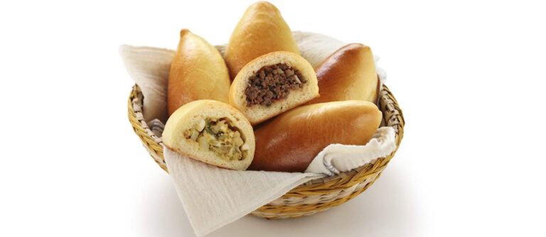 Makanan Pirozhki: Kue Kecil Isi Daging dan Sayuran Rusia