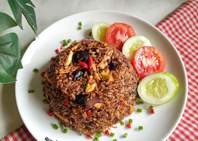 Nasi Goreng Bumbu Kluwak: Lezatnya Rasa Tradisional Khas Indonesia