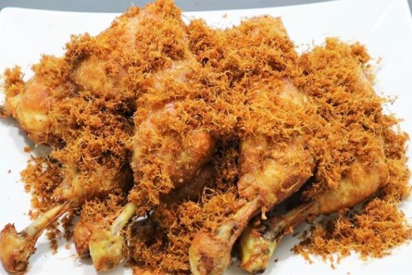 Makanan Ayam Goreng Padang: Rasa Gurih dan Renyah yang Menggoda